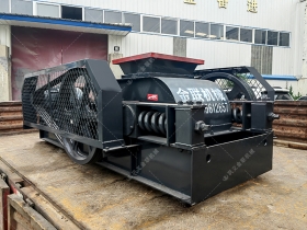 2PG400x400小型對輥午夜宅男视频發往福建泉州破碎瓜子石