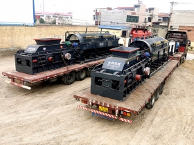 兩台1500x1000大型鵝卵石宅男APP在线下载發貨