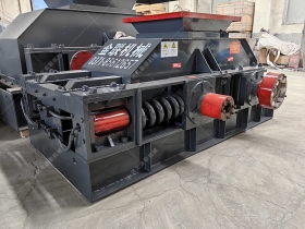 800x600型對輥破碎宅男APP在线下载發貨 河卵石製砂
