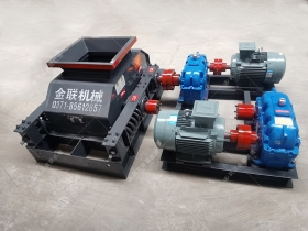 2PGC900X900大型雙齒輥午夜宅男视频發往內蒙古烏海粉碎煤