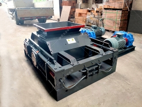 2PGC900X900大型雙齒輥午夜宅男视频發往內蒙古赤峰破碎煤