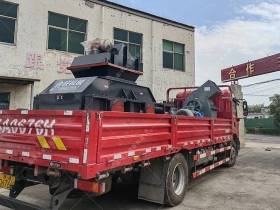 中型製砂設備2PG0806對輥宅男APP在线下载發往河南